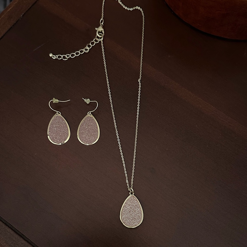 Elegant Gold and Pink Teardrop Jewelry Set